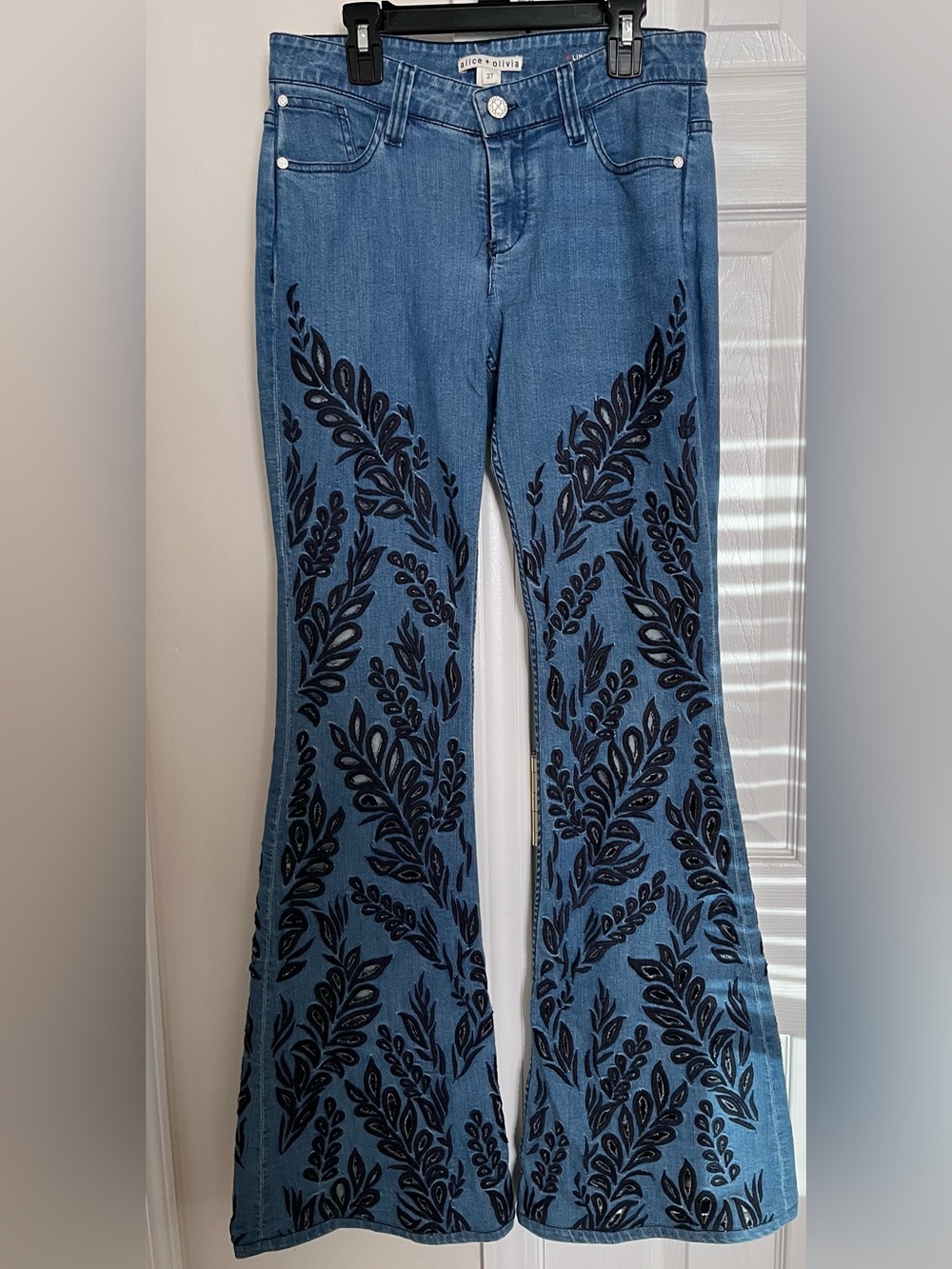 Alice + Olivia Blue Denim Flare Jeans with Black Embroidery Size 27
